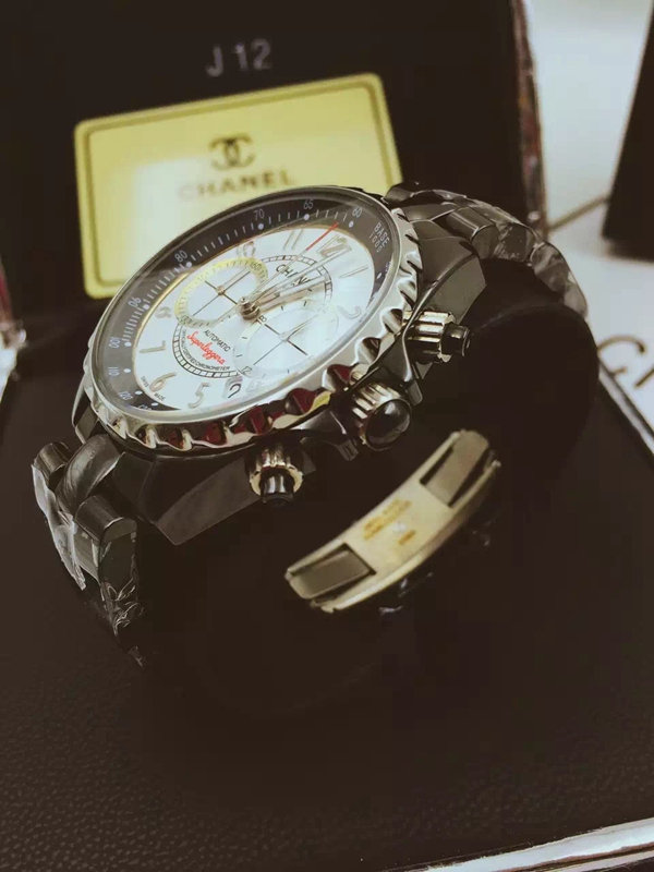 シャネル時計背面デザイン